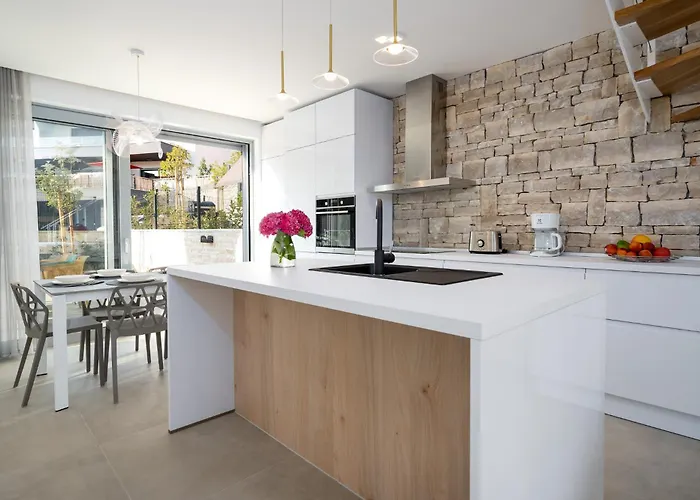 Luxury Semidetached Smokva 1 - Near The Center And Sea - By Traveler Tourist Agency Krk Вилла *