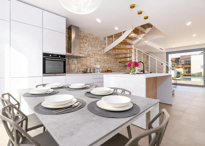 Luxury Semidetached Smokva 1 - Near The Center And Sea - By Traveler Tourist Agency Krk Вилла Крк