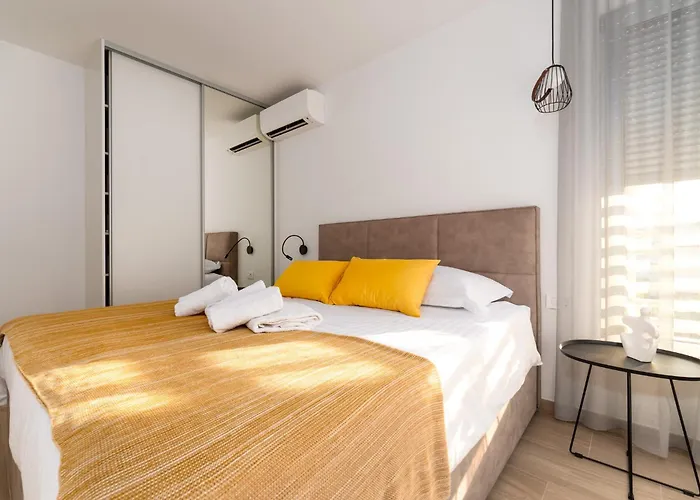 Luxury Semidetached Smokva 1 - Near The Center And Sea - By Traveler Tourist Agency Krk Крк