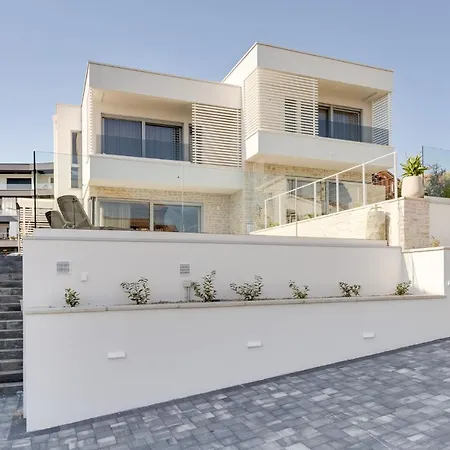 Villa Luxury Semidetached Smokva 1 - Near The Center And Sea - By Traveler Tourist Agency Krk Krk Town