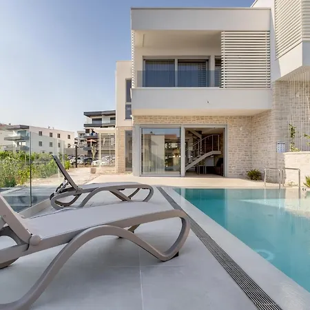 Luxury Semidetached Smokva 1 - Near The Center And Sea - By Traveler Tourist Agency Krk Villa *