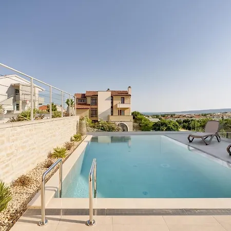 빌라 Luxury Semidetached Smokva 1 - Near The Center And Sea - By Traveler Tourist Agency Krk