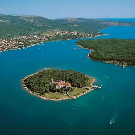 Luxury Semidetached Smokva 1 - Near The Center And Sea - By Traveler Tourist Agency Krk Villa *