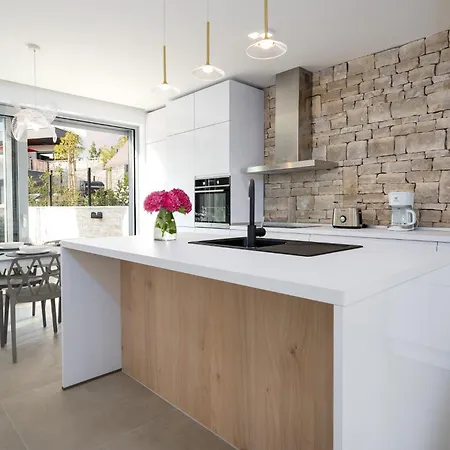 Luxury Semidetached Smokva 1 - Near The Center And Sea - By Traveler Tourist Agency Krk Villa *