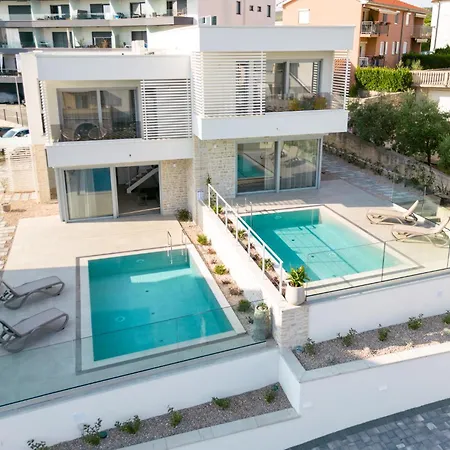 Villa Luxury Semidetached Smokva 1 - Near The Center And Sea - By Traveler Tourist Agency Krk *