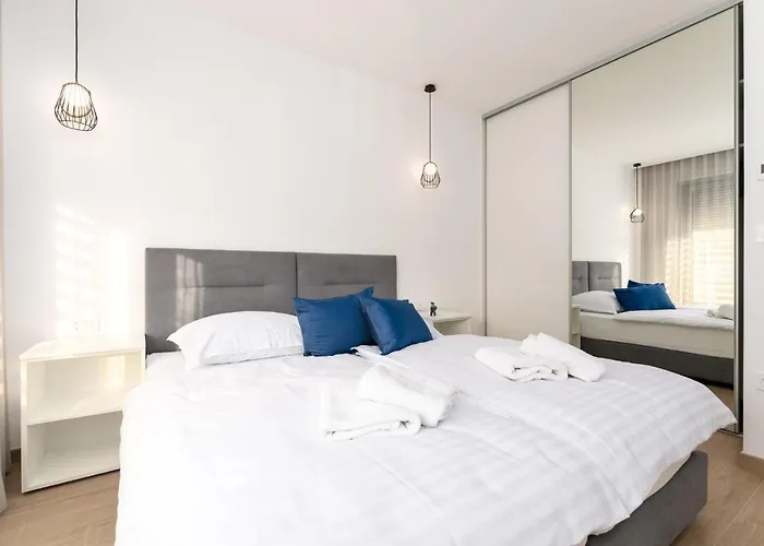 Vila Luxury Semidetached Smokva 1 - Near The Center And Sea - By Traveler Tourist Agency Krk *