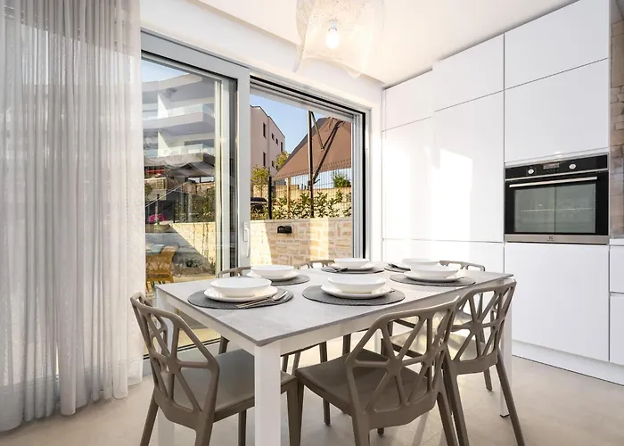 Vila Luxury Semidetached Smokva 1 - Near The Center And Sea - By Traveler Tourist Agency Krk Krk Town