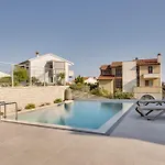 Willa Luxury Semidetached Smokva 1 - Near The Center And Sea - By Traveler Tourist Agency Krk Krk Town