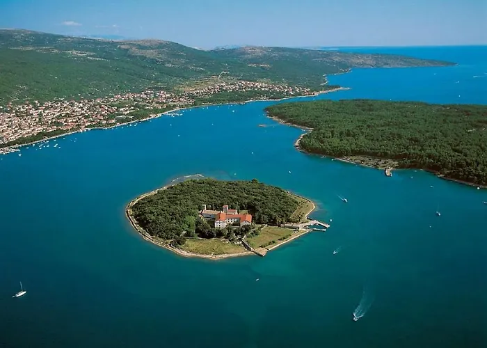 Luxury Semidetached Smokva 1 - Near The Center And Sea - By Traveler Tourist Agency Krk Villa *
