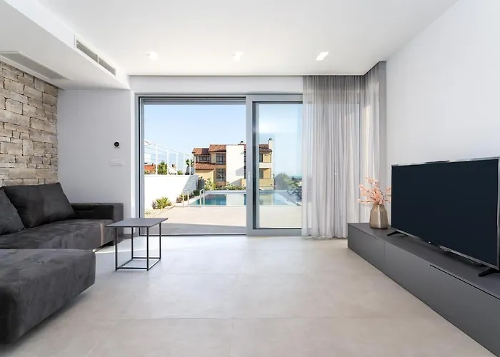 Villa Luxury Semidetached Smokva 1 - Near The Center And Sea - By Traveler Tourist Agency Krk Krk Town