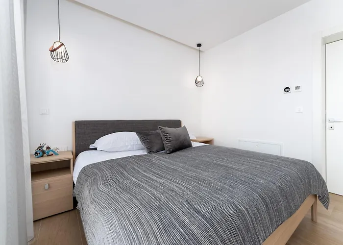 Luxury Semidetached Smokva 1 - Near The Center And Sea - By Traveler Tourist Agency Krk Villa